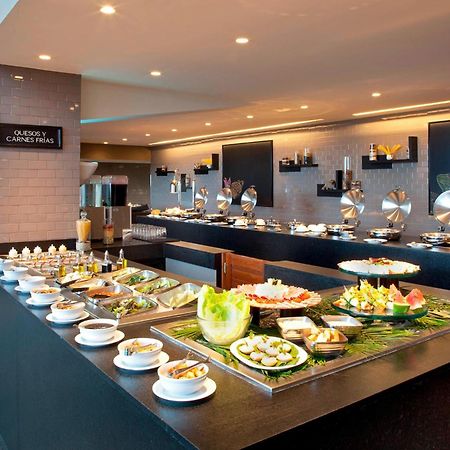 マリオット トゥストラ グティエーレス ホテル Tuxtla Gutiérrez エクステリア 写真 A buffet at a hotel